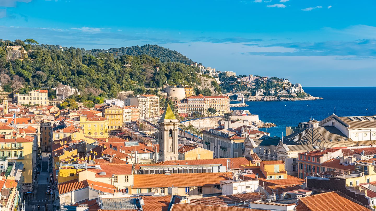 10 reasons to visit Nice in the Cote d'Azur Colourful buildings in the old town of Nice, France