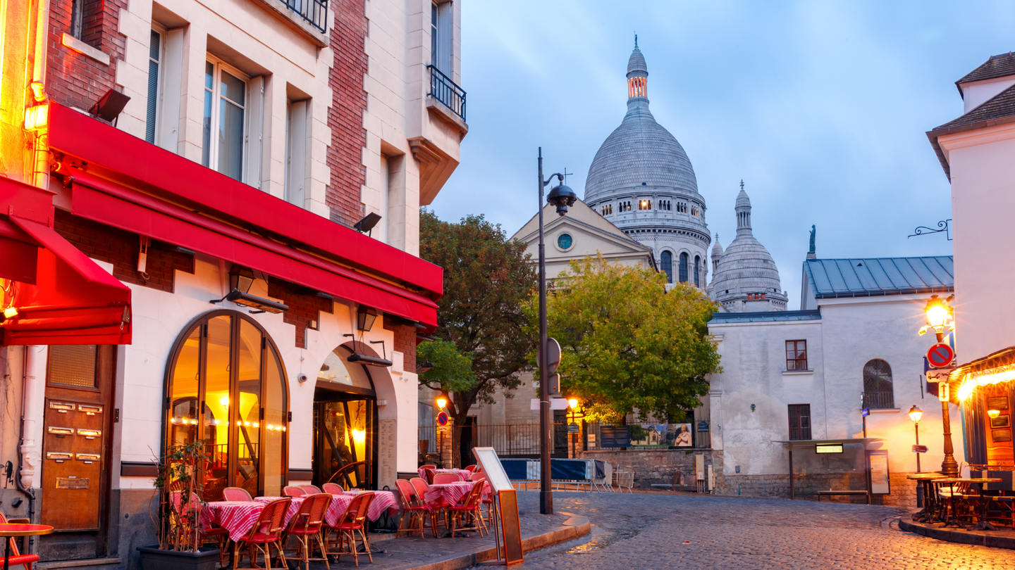 3 days in Paris: an itinerary for first-time visitors ThPlace du Tertre with the Sacre-Coeur in the distance