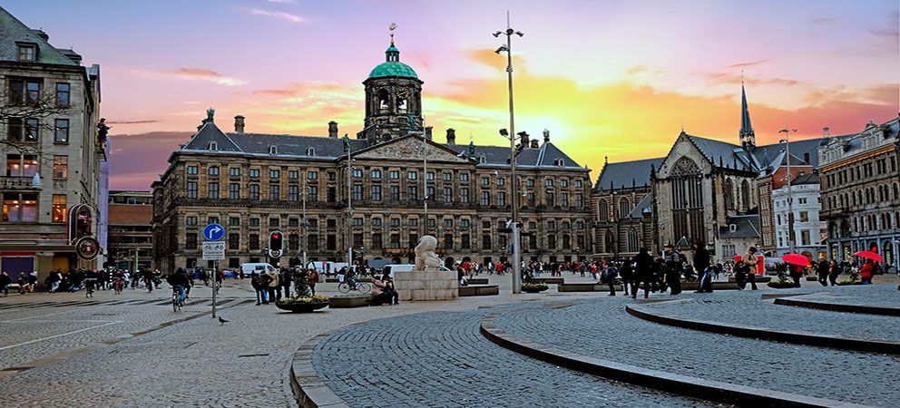 Dam Square, heart of Amsterdam. Get to know Dam Square